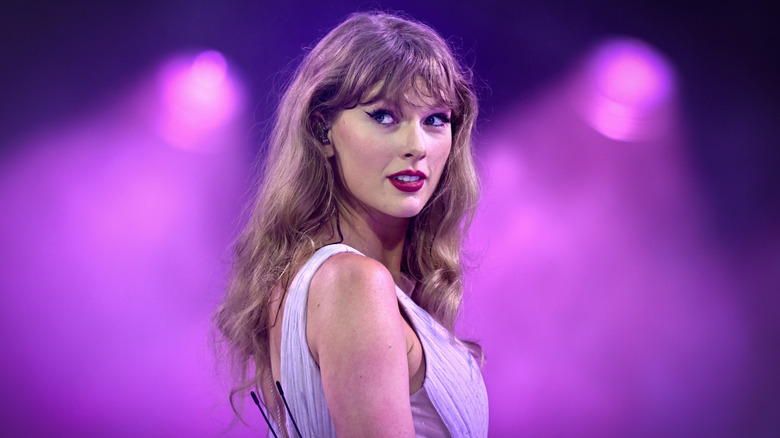 Taylor Swift on stage