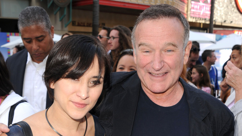 Zelda Williams posing with father Robin Williams
