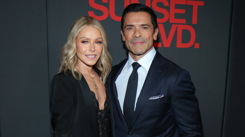 Kelly Ripa and Mark Consuelos on red carpet